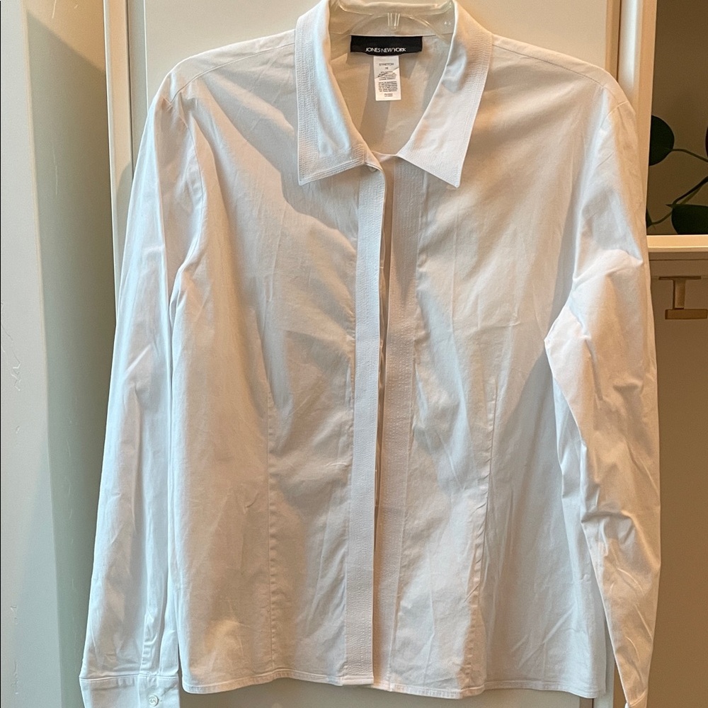 Jones New York Cotton Button Down with stretch. L/S. Pit to Pit:23”, length 24”